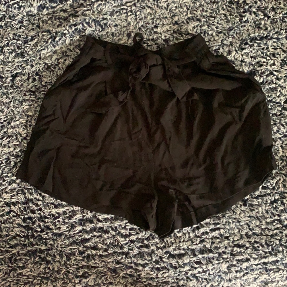 Black tie short